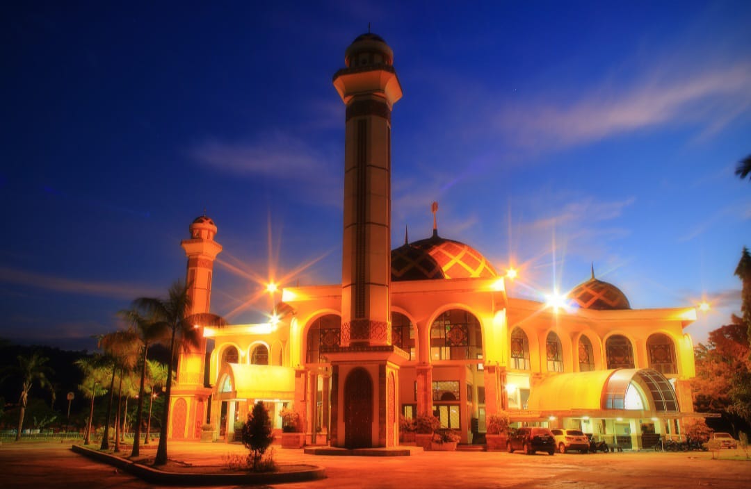 Megahnya Masjid Jabal Rahmah Semen Padang 